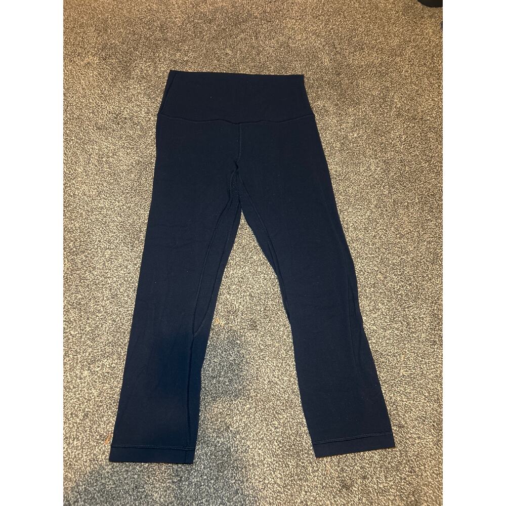 Navy blue Lululemon legging capris size 6
